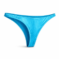 صورة بكيني تركواز بتصميم رفيع