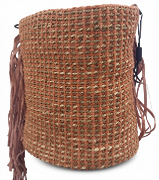 صورة حقيبة إيطالية أنيقة باللون كراميل دافئ (Alex Max)