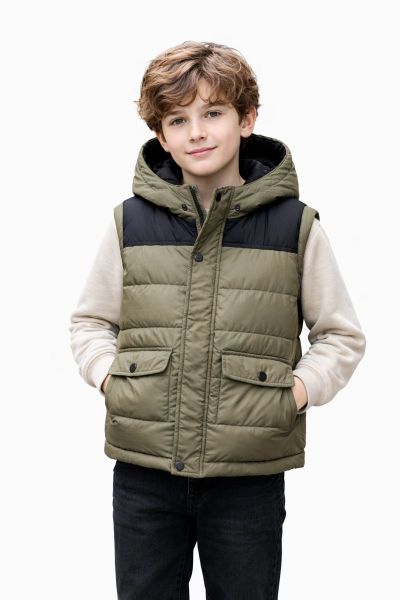 صورة صديري أولادي أخضر زيتي بتفاصيل سوداء بغطاء رأس (Koton)