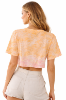 صورة توب برتقالي بنقشة تاي داي بطابع كاجوال (GUESS)
