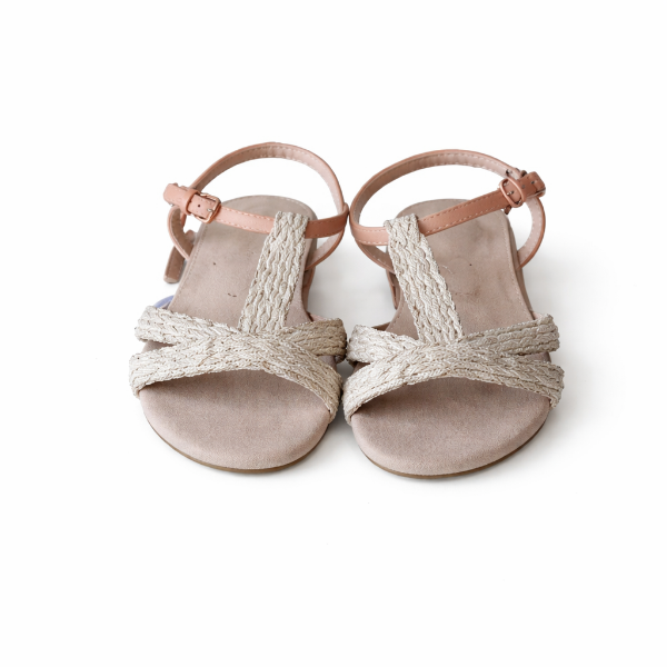 صورة صندل أبيض لؤلؤي رقيق، كلاسيكي، وأنثوي (Mgtn )