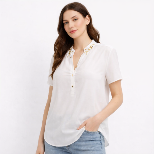 صورة بلوزة بيضاء مطرزة (Guess)