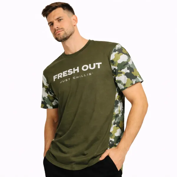 صورة تيشيرت زيتي بأكمام مموهة عصرية (IN SIDE)