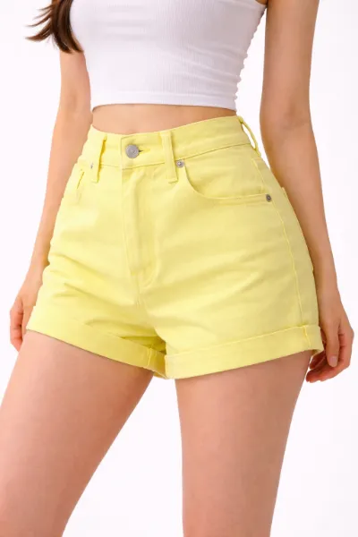 صورة شورت جينز حريمي أصفر فاتح (inside)