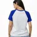 صورة تيشيرت حريمي أبيض بأكمام زرقاء(IN SIDE)