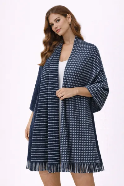 صورة شال كاجوال منقط أزرق (in side)