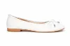 صورة حذاء نسائي فلات أبيض (INSIDE)