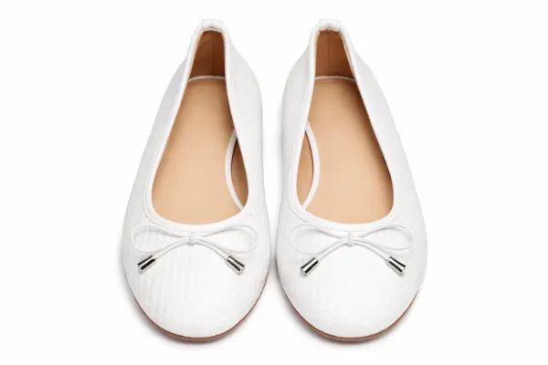 صورة حذاء نسائي فلات أبيض (INSIDE)