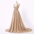 صورة فستان سهرة ذهبي بلمعة ميتاليك وتصميم صدر (Guess)