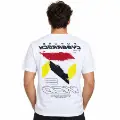 صورة تيشيرت أبيض بطبعة مستقبلية