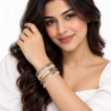 صورة أساور يد ذهبية مرصعة